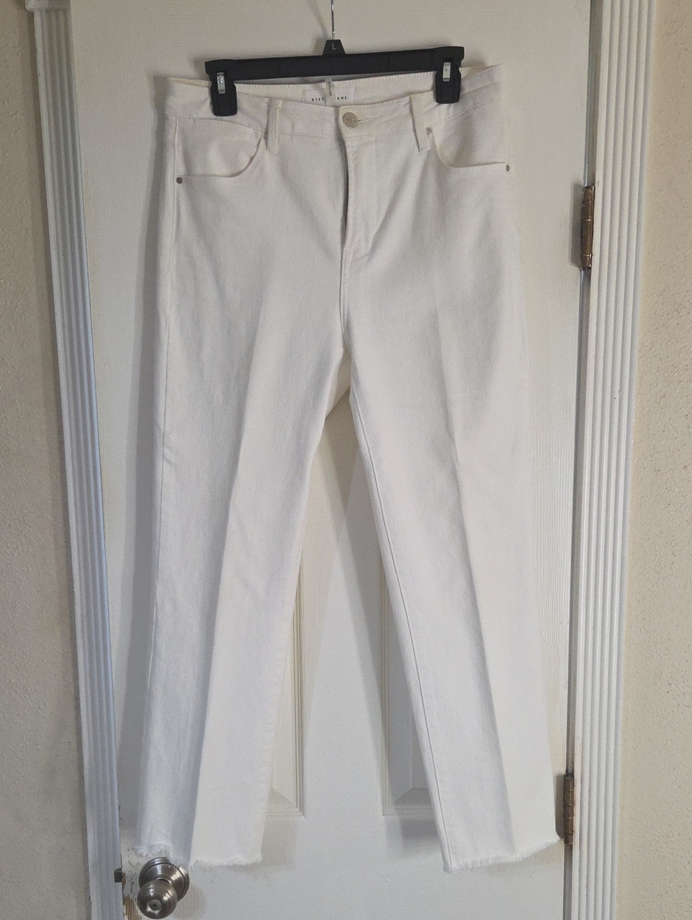 Women's White Straight-Leg Cripped Jeans